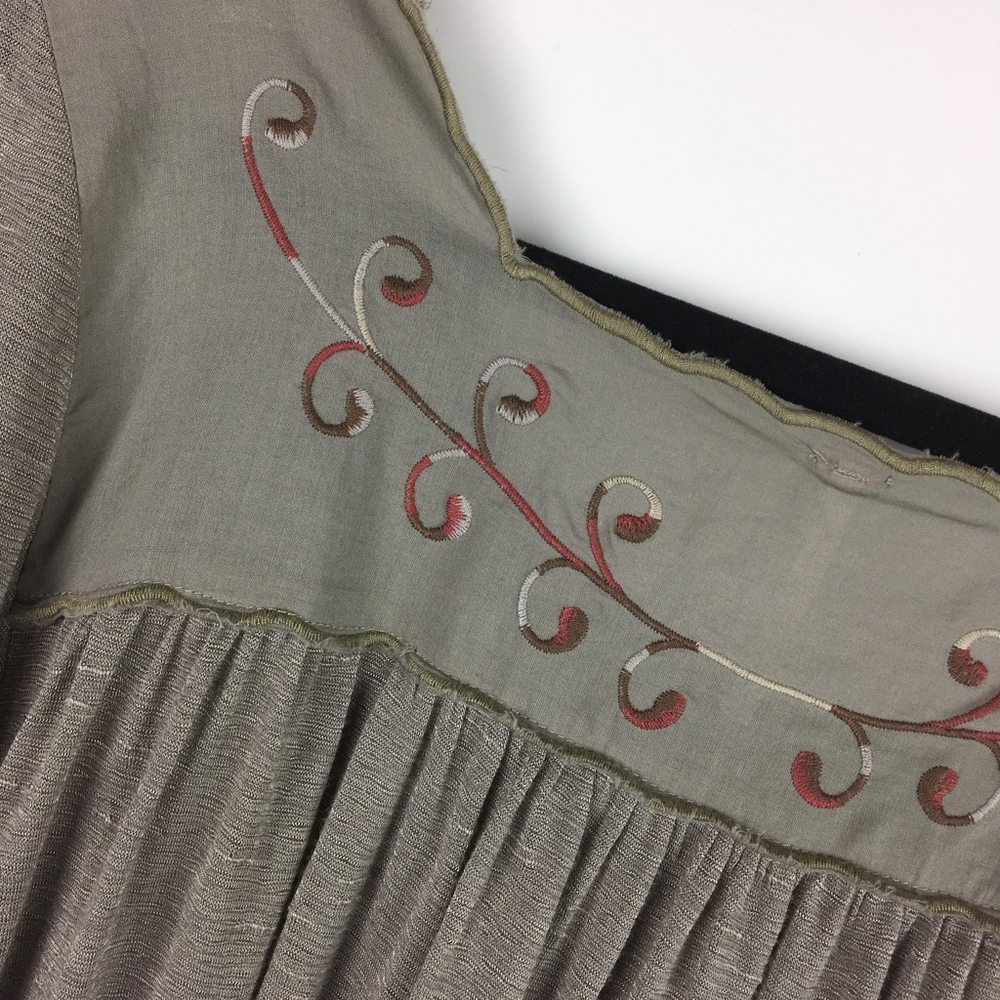 Free People > Embroidered Top w/ Floral Motif - Picture 5 of 7